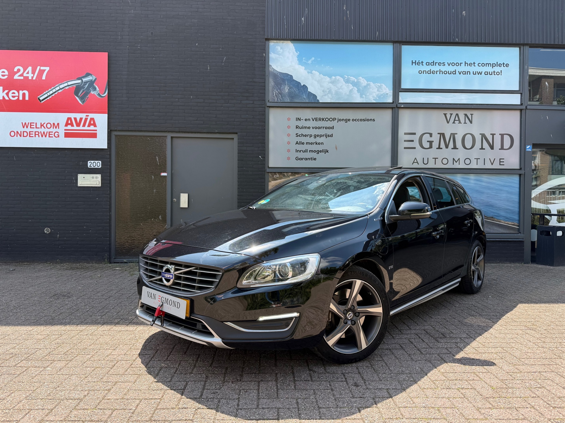 Volvo V60 2.4 D6 Twin Engine R-Design 45758206-0.jpg | Van Egmond Automotive