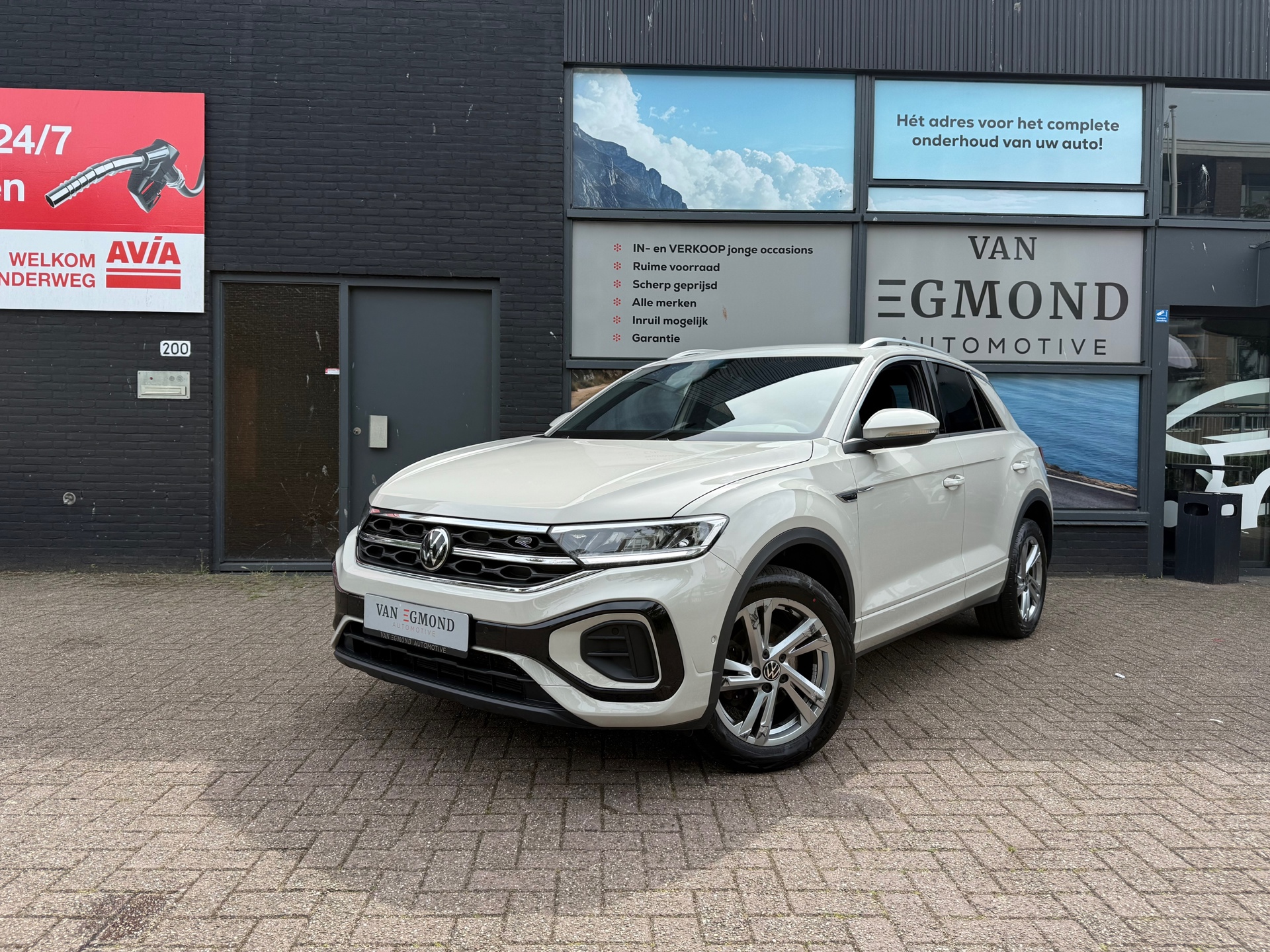 Volkswagen T-Roc 1.5 TSI R-Line 45762610-0.jpg | Van Egmond Automotive