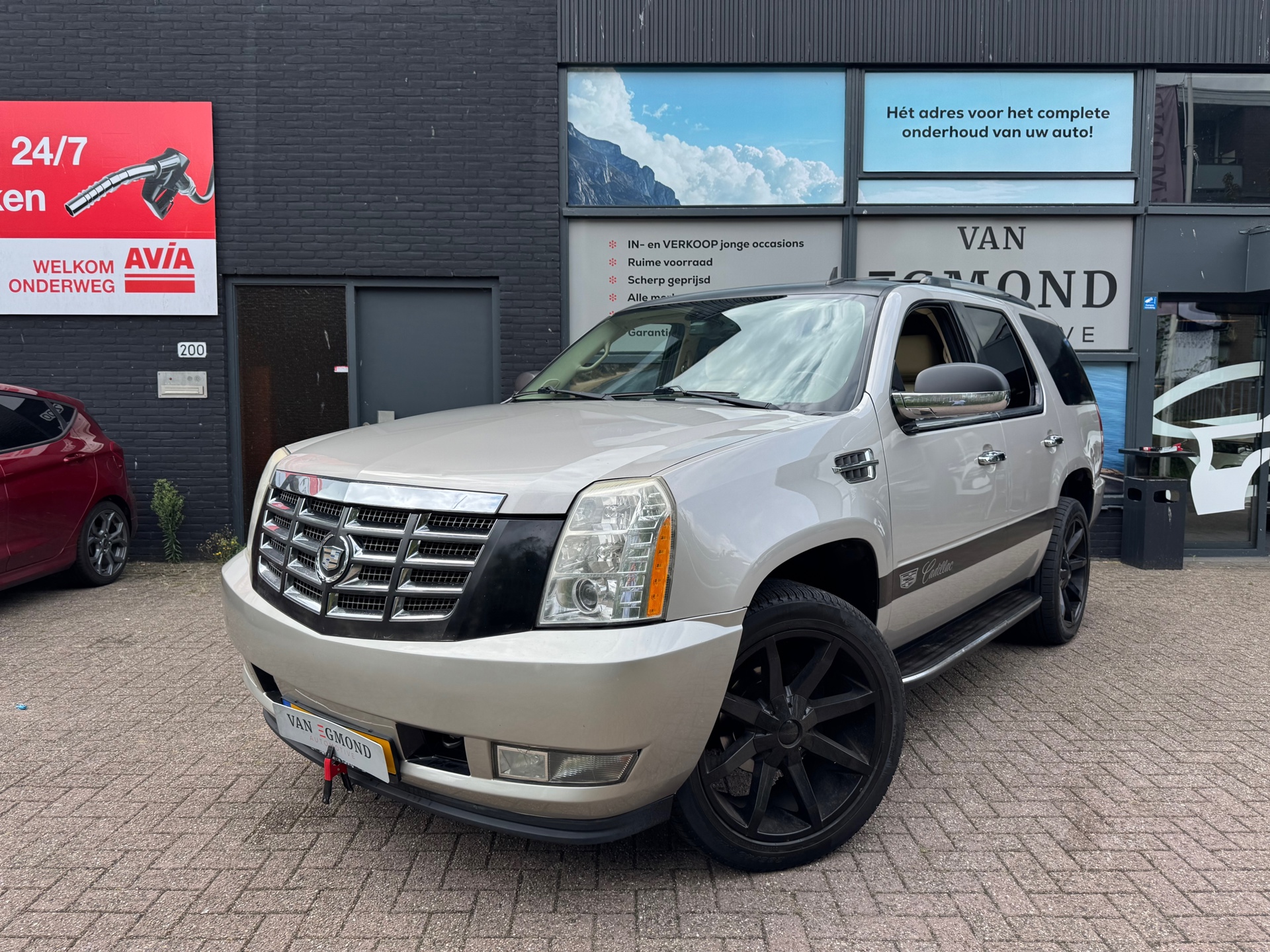 Cadillac  ESCALADE AWD 47077217-0.jpg | Van Egmond Automotive